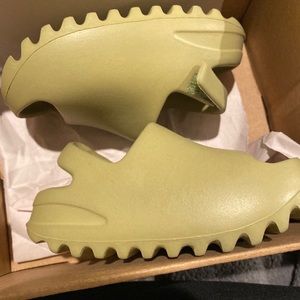 Infant Yeezy Slides 6c Fits a 5! Brandnew